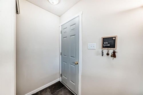 3221 32A Avenue Se, Calgary, AB - Indoor Photo Showing Other Room