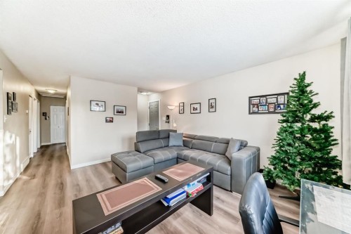 3221 32A Avenue Se, Calgary, AB - Indoor Photo Showing Living Room