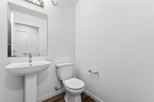 199 Corner Glen Crescent Ne, Calgary, AB - Indoor Photo Showing Bathroom