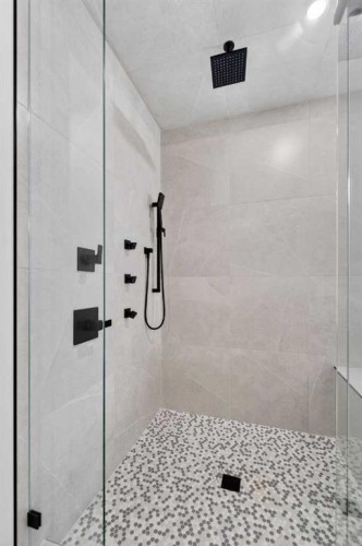 95 South Shore Road, Chestermere, AB - Indoor Photo Showing Bathroom