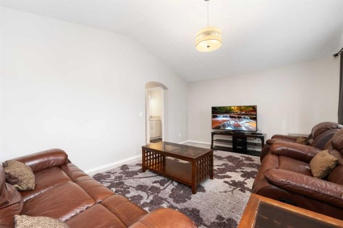 229 Kingsbury Close Se, Airdrie, AB - Indoor Photo Showing Living Room
