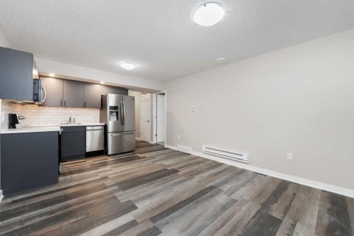 229 Kingsbury Close Se, Airdrie, AB - Indoor Photo Showing Kitchen