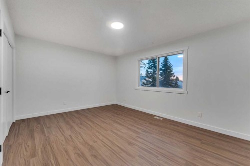 429 Georgian Villas Ne, Calgary, AB - Indoor Photo Showing Other Room