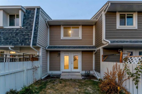 429 Georgian Villas Ne, Calgary, AB - Outdoor