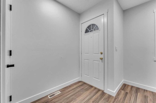 429 Georgian Villas Ne, Calgary, AB - Indoor Photo Showing Other Room