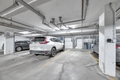 3306-522 Cranford Drive Se, Calgary, AB - Indoor Photo Showing Garage