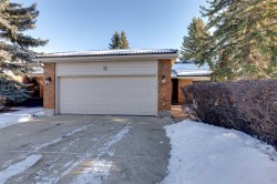 18-35 Oakmount Court SW Calgary, AB T2V 4Y3