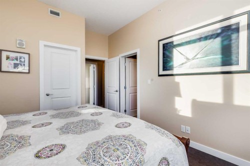 1109-16 Varsity Estates Circle Nw, Calgary, AB - Indoor Photo Showing Bedroom