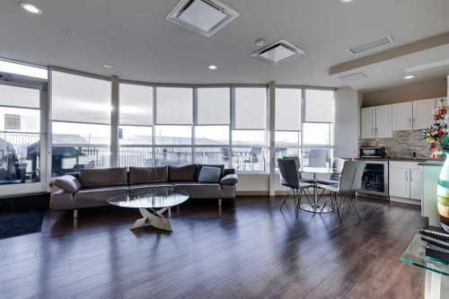 1109-16 Varsity Estates Circle Nw, Calgary, AB - Indoor Photo Showing Living Room