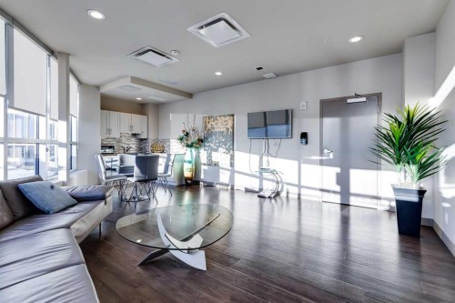 1109-16 Varsity Estates Circle Nw, Calgary, AB - Indoor Photo Showing Living Room