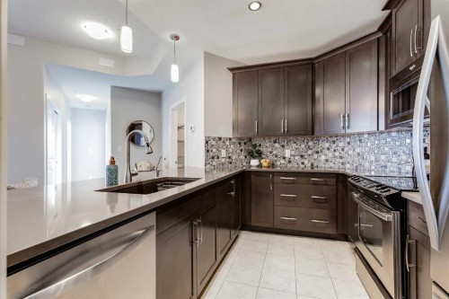 1109-16 Varsity Estates Circle Nw, Calgary, AB - Indoor Photo Showing Kitchen With Upgraded Kitchen