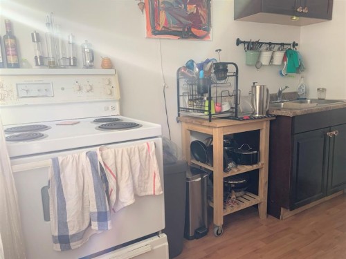 1223 13 Avenue Sw, Calgary, AB - Indoor Photo Showing Kitchen