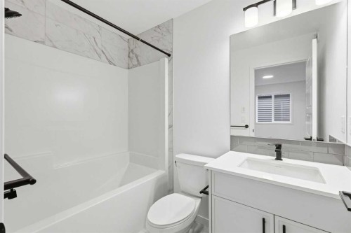 355 Herron Landing Ne, Calgary, AB - Indoor Photo Showing Bathroom