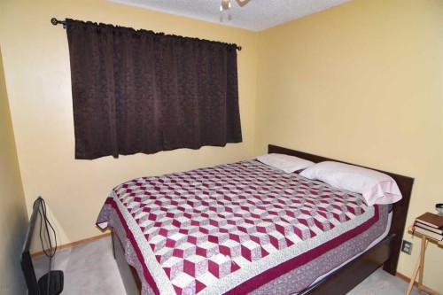6151 Penworth Road Se, Calgary, AB - Indoor Photo Showing Bedroom