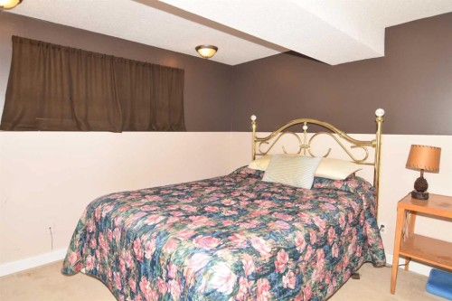 6151 Penworth Road Se, Calgary, AB - Indoor Photo Showing Bedroom