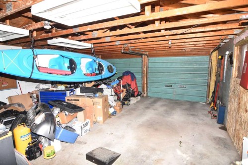 6151 Penworth Road Se, Calgary, AB - Indoor Photo Showing Garage