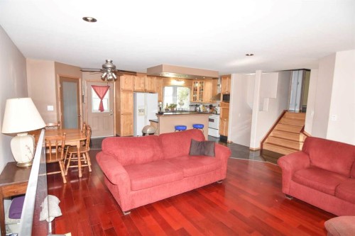 6151 Penworth Road Se, Calgary, AB - Indoor Photo Showing Living Room