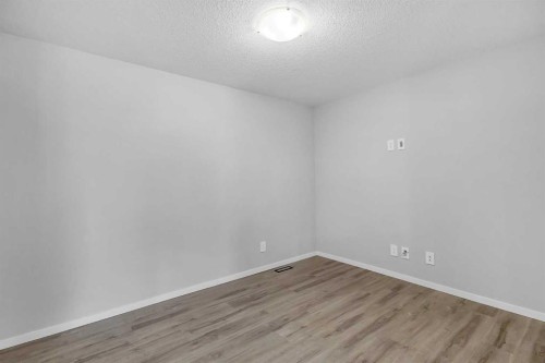 1383 148 Avenue Nw, Calgary, AB - Indoor Photo Showing Other Room