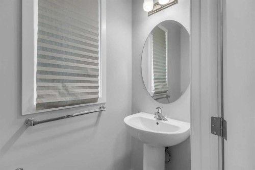 1383 148 Avenue Nw, Calgary, AB - Indoor Photo Showing Bathroom