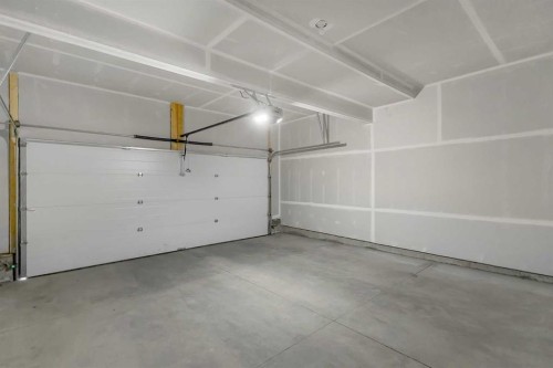 1383 148 Avenue Nw, Calgary, AB - Indoor Photo Showing Garage