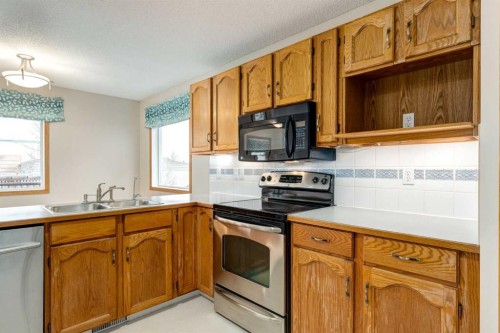 8 Canoe Circle Sw, Airdrie, AB - Indoor Photo Showing Kitchen With Double Sink