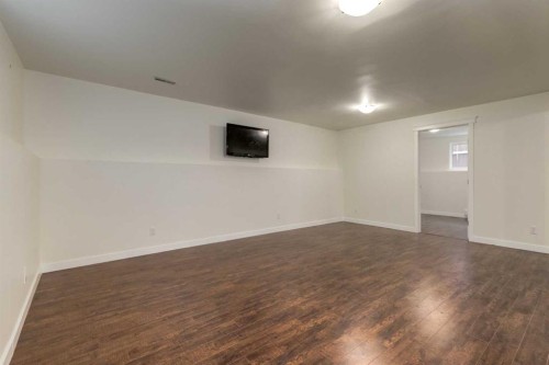 8 Canoe Circle Sw, Airdrie, AB - Indoor Photo Showing Other Room