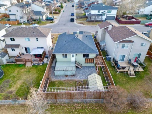 8 Canoe Circle Sw, Airdrie, AB - Outdoor