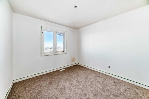 1971 Mccaskill Drive, Crossfield, AB - Indoor Photo Showing Other Room