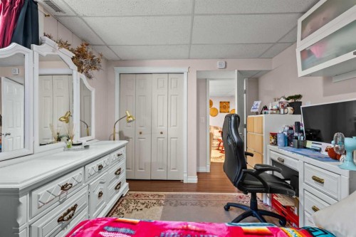 2220 38 Street Sw, Calgary, AB - Indoor