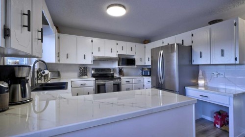 78 Athabasca Crescent, Crossfield, AB - Indoor Photo Showing Kitchen With Stainless Steel Kitchen With Double Sink