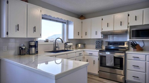 78 Athabasca Crescent, Crossfield, AB - Indoor Photo Showing Kitchen With Double Sink