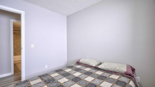 78 Athabasca Crescent, Crossfield, AB - Indoor Photo Showing Bedroom