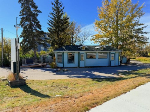 221 Second Ave West, Cochrane, AB 