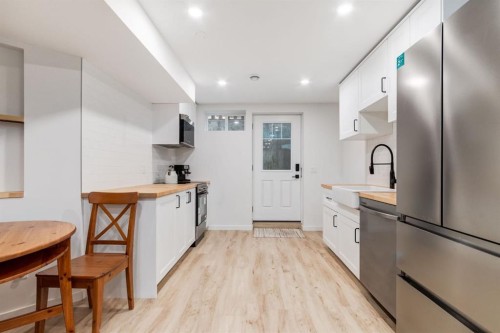 13 Bow Ridge Link, Cochrane, AB - Indoor Photo Showing Kitchen