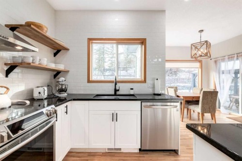 13 Bow Ridge Link, Cochrane, AB - Indoor Photo Showing Kitchen