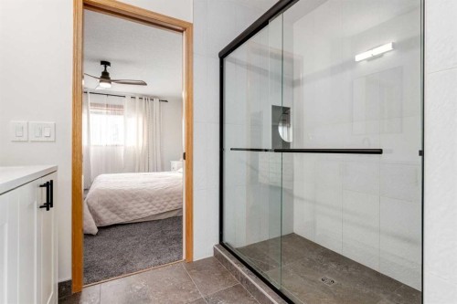 13 Bow Ridge Link, Cochrane, AB - Indoor Photo Showing Bathroom