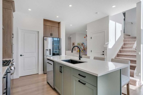 20 Edith Crescent Nw, Calgary, AB - Indoor Photo Showing Kitchen With Upgraded Kitchen