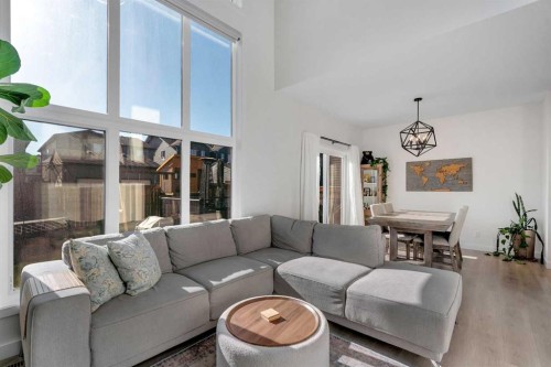 20 Edith Crescent Nw, Calgary, AB - Indoor Photo Showing Living Room