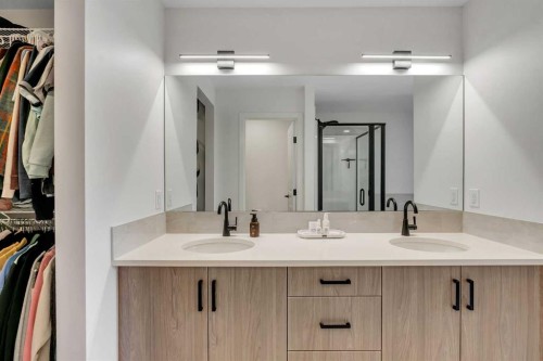 20 Edith Crescent Nw, Calgary, AB - Indoor Photo Showing Bathroom