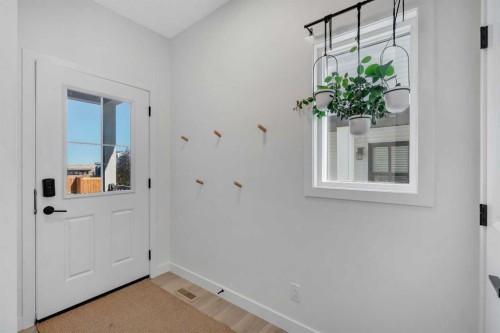 20 Edith Crescent Nw, Calgary, AB - Indoor Photo Showing Other Room