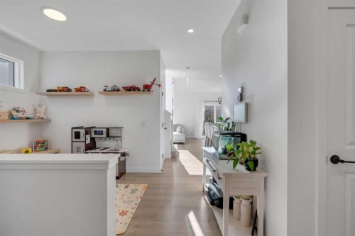 20 Edith Crescent Nw, Calgary, AB - Indoor Photo Showing Other Room