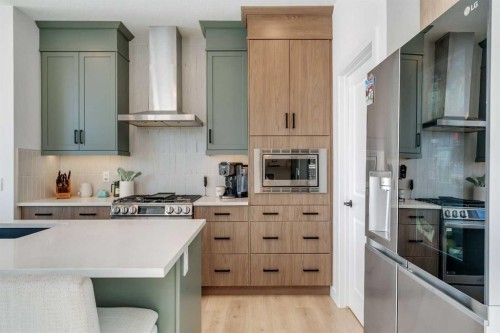 20 Edith Crescent Nw, Calgary, AB - Indoor Photo Showing Kitchen With Upgraded Kitchen