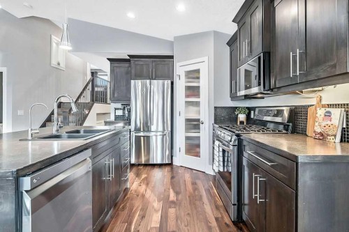 605 Sunrise Close, Diamond Valley, AB - Indoor Photo Showing Kitchen With Stainless Steel Kitchen With Double Sink With Upgraded Kitchen