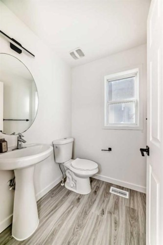99 Saddlecrest Way Ne, Calgary, AB - Indoor Photo Showing Bathroom