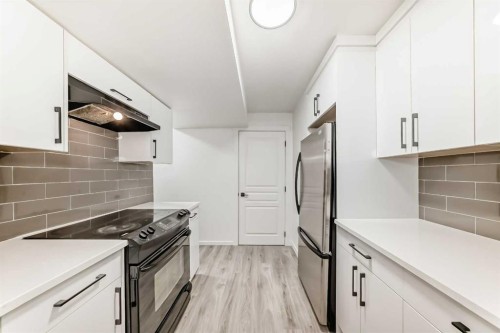99 Saddlecrest Way Ne, Calgary, AB - Indoor Photo Showing Kitchen