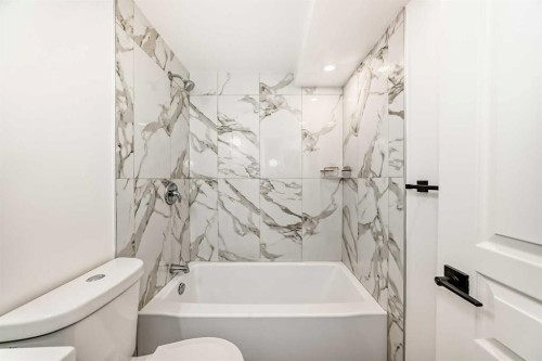 99 Saddlecrest Way Ne, Calgary, AB - Indoor Photo Showing Bathroom