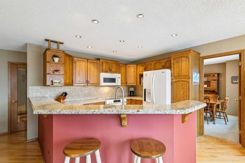 75 Shawnee Crescent, Calgary, AB - Indoor Photo Showing Kitchen