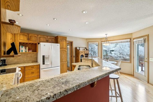 75 Shawnee Crescent, Calgary, AB - Indoor Photo Showing Kitchen