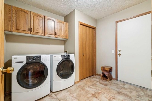 75 Shawnee Crescent, Calgary, AB - Indoor Photo Showing Laundry Room