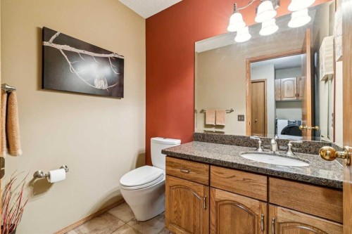 75 Shawnee Crescent, Calgary, AB - Indoor Photo Showing Bathroom